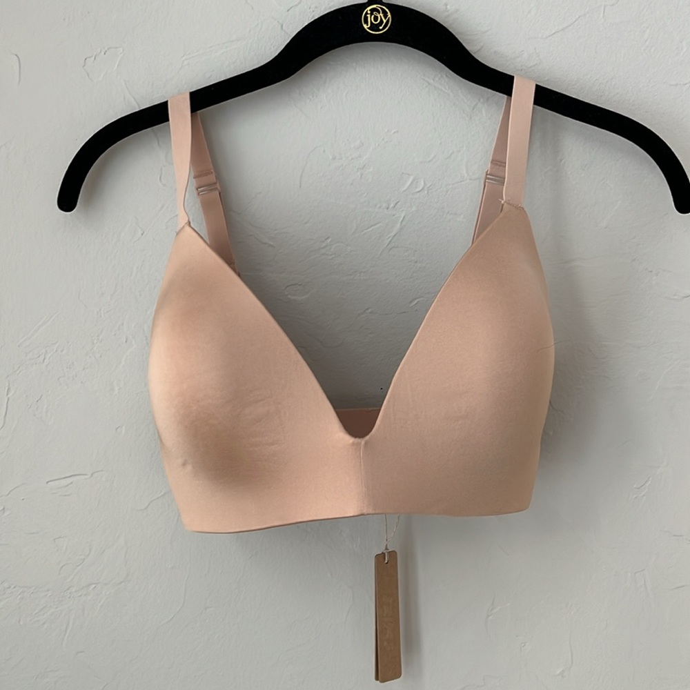 ✨SKIMS WIRELESS FORM T SHIRT BRA CLAY 32A